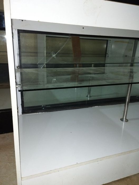 Витрины со стеклом,дукон очмохчи булсангиз витриналар бор