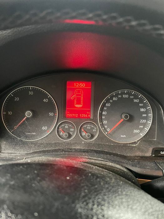 Продавам Голф 5 1.9 105кс. на ЧАСТИ, както и ВСЯКАКВИ други Голф 5ци