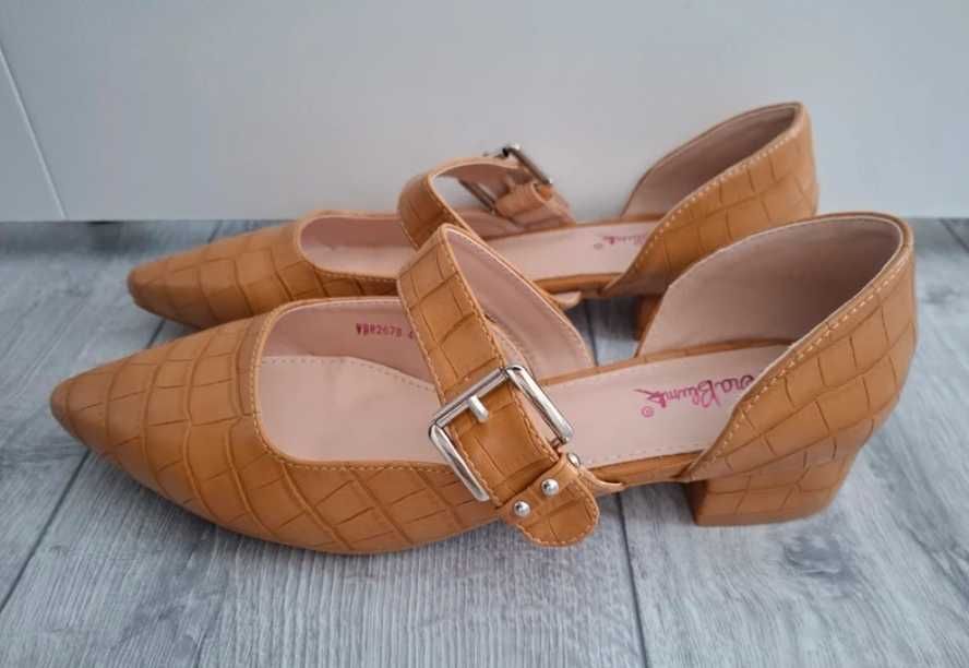 Vand pantofi dama marimea 40
