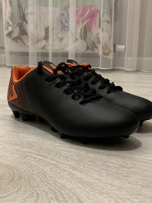 Продам новые бутсы срочно!