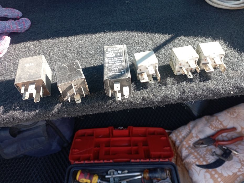 Ауди. 80 б3 б4 блок для предохранителей  и реле