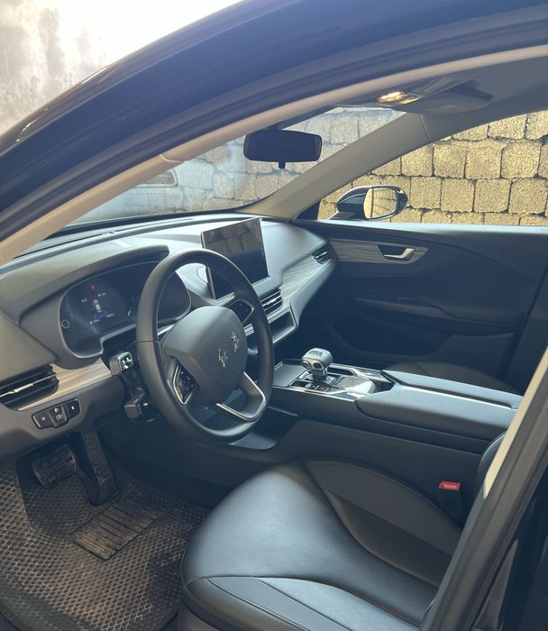 Hongqi  2024 — 2