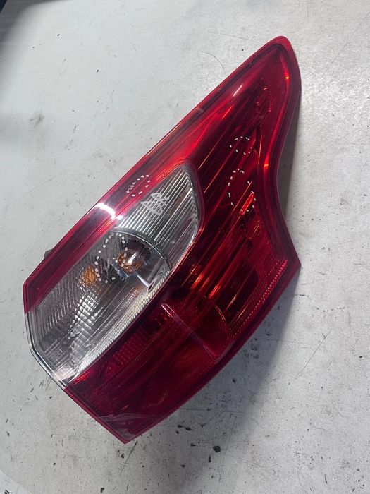 Lampa Spate / Stop Dreapta Spate Ford Focus Iii Turnier 2010 ->
