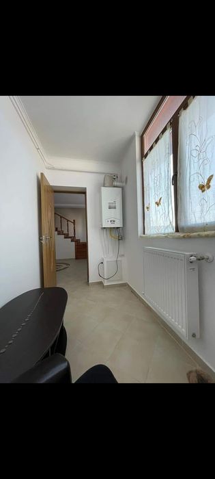 Închiriez apartament 3 camere