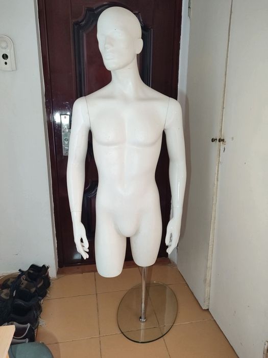 Manechin bărbat intreg