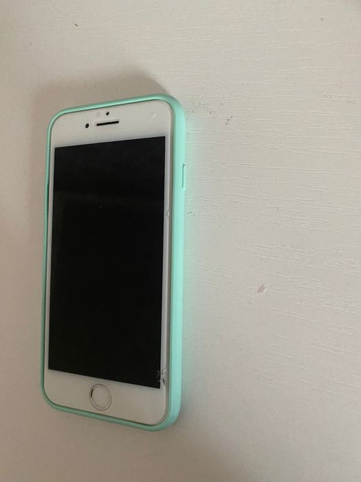 Продам срочно Айфон 8