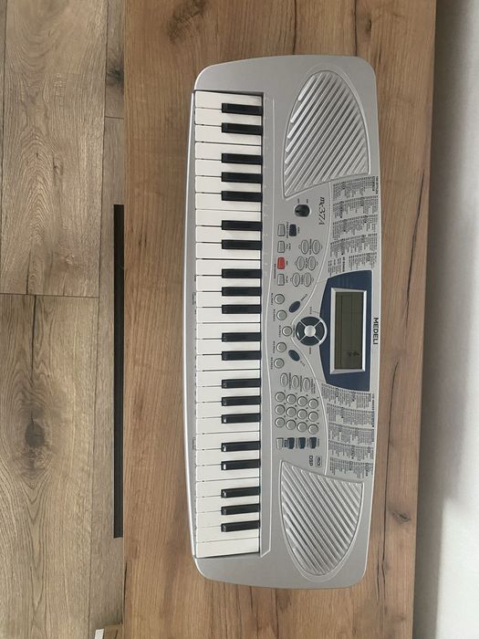 Orga Medeli MC374 – 61 clape, stare bună, ideală pentru înc