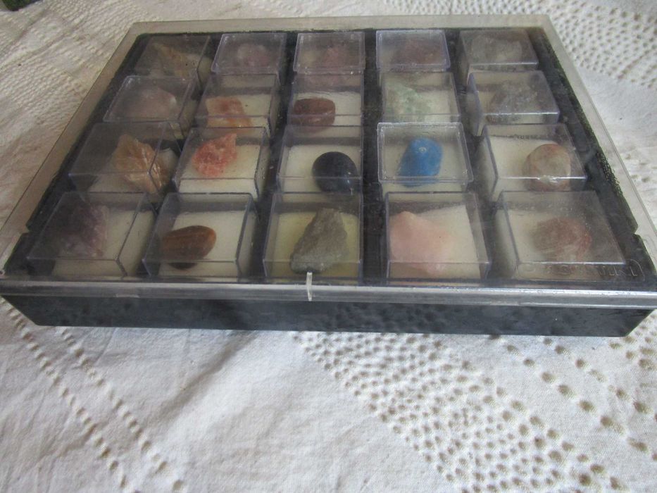 Колекция-голям лот от образци на полускъпоценни камъни