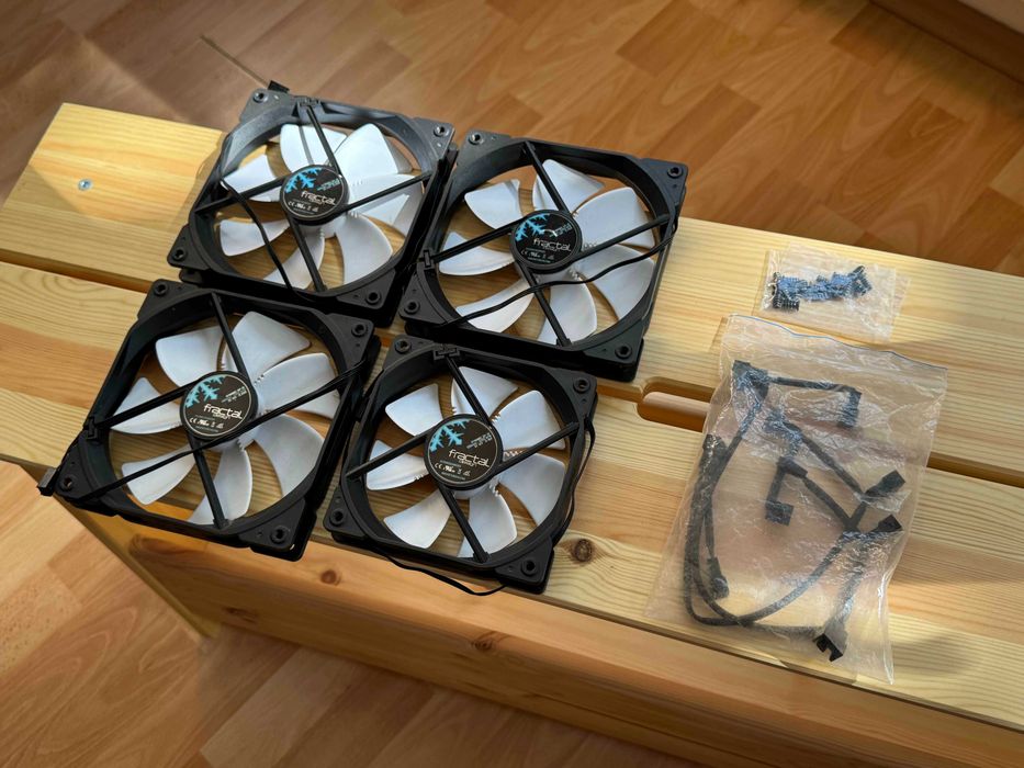 Set 4 Ventilatoare PC Fractal Design Dynamic (3x 140mm + 1x 120mm) + 2x Splitter 4-Fan