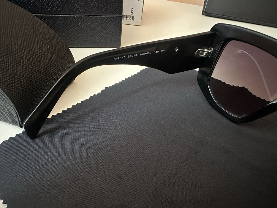 Оригинални очила Prada