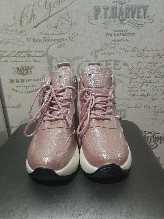 Продам женскую обувь