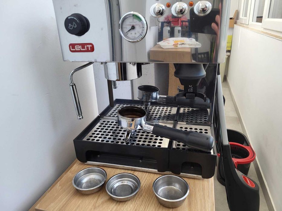 Espressor LELIT manual cu manometru si rasnita PL 42 EM