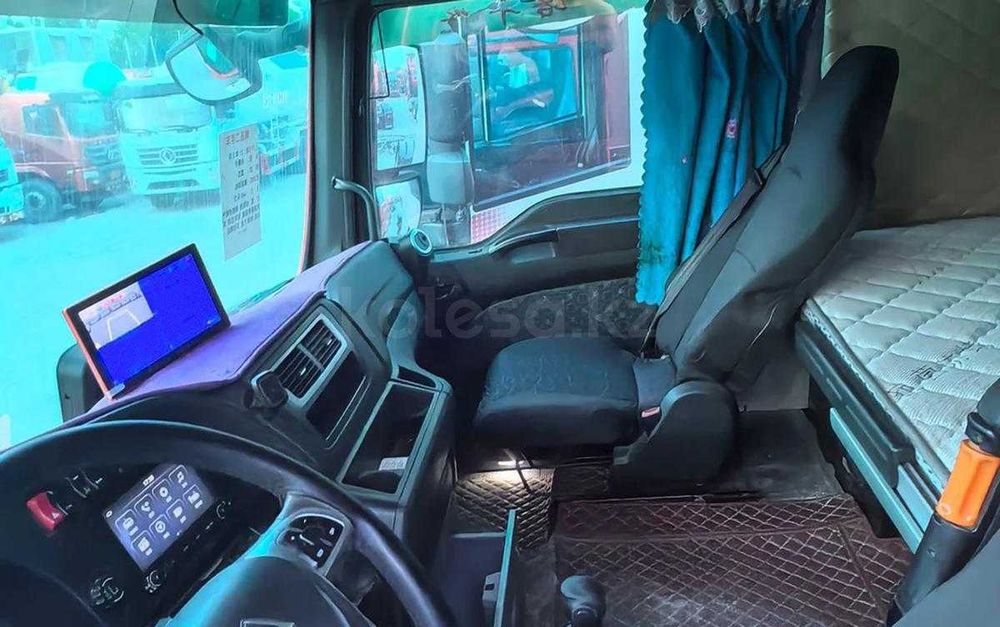 Тягач Howo 6X4 2021