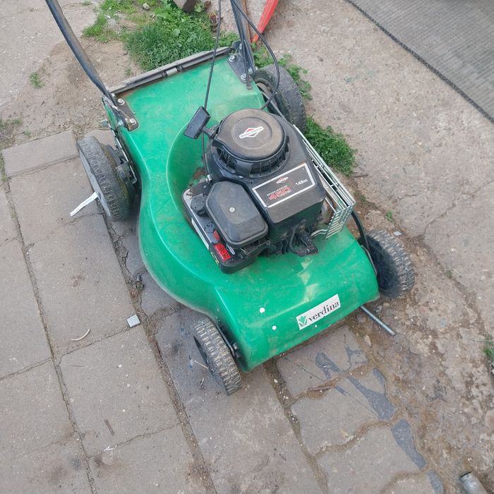 Motor masina tuns iarba