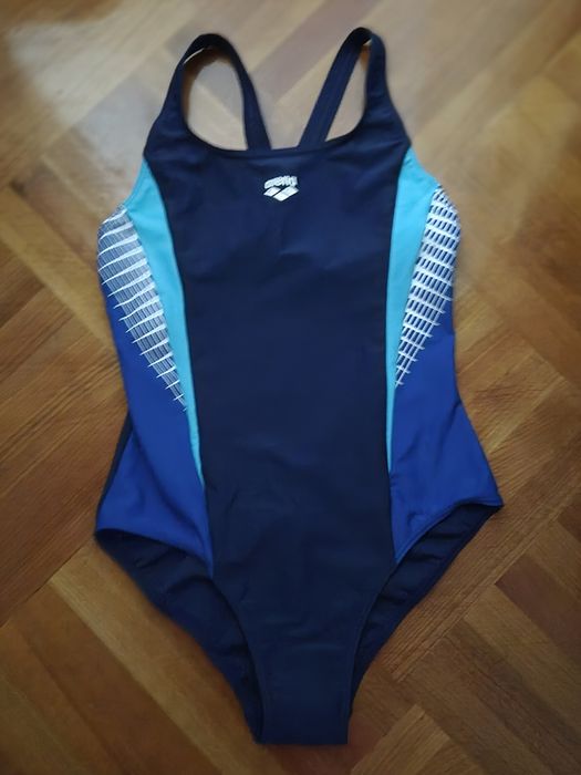 Vând costume baie Arena