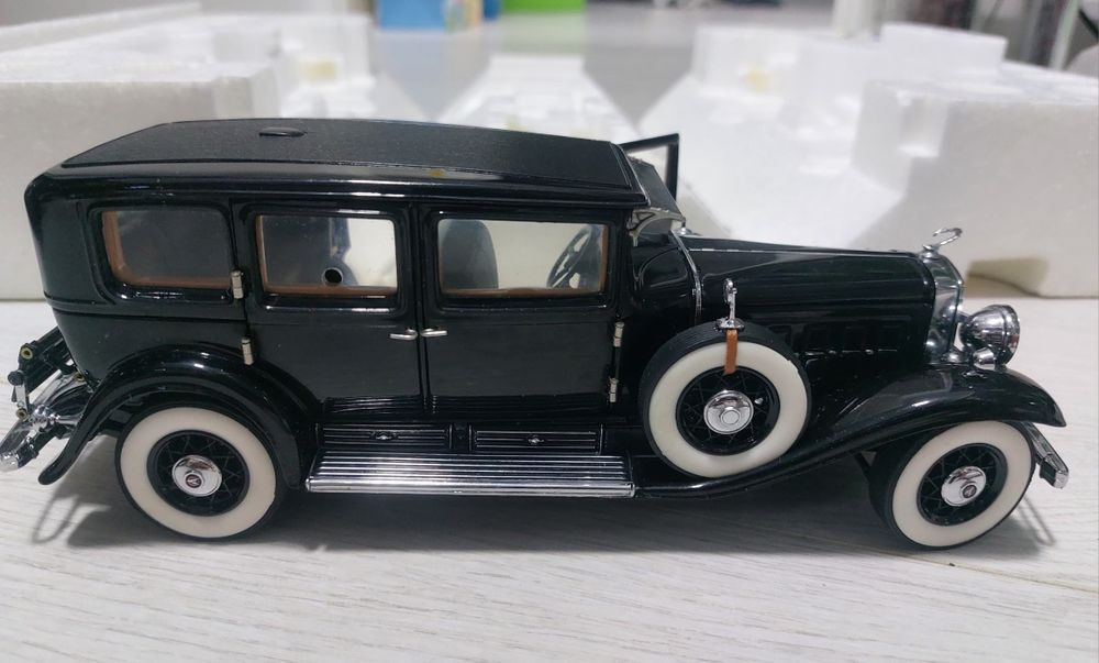 Macheta Cadillac V-16 Al Capone 1/24