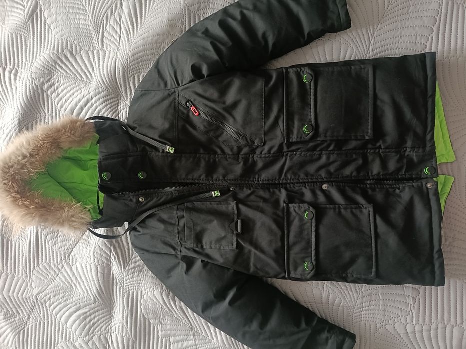 Продам зимнюю куртку на мальчика