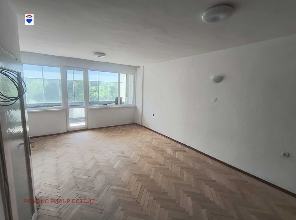 Продава се Тристаен апартамент в Русе, Център - 98 кв.м за 1653 €/кв.м - Снимка #3