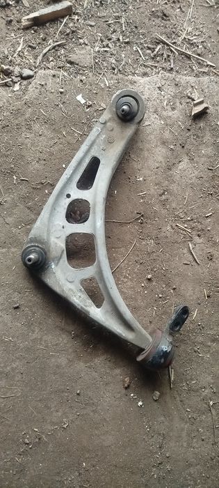 Продавам останали части от БМВ е36 компакт