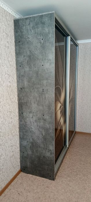 Продам шифонер .