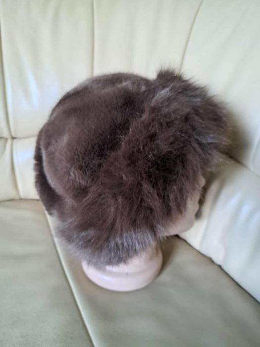 Луксозна зимна дамска шапка