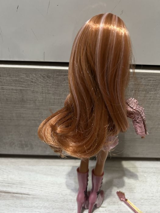 Продавам кукли bratz и monster high g1 и ever after high