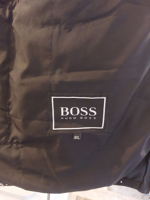 Продавам оригинален мъжки елек Хуго Босс 6XL