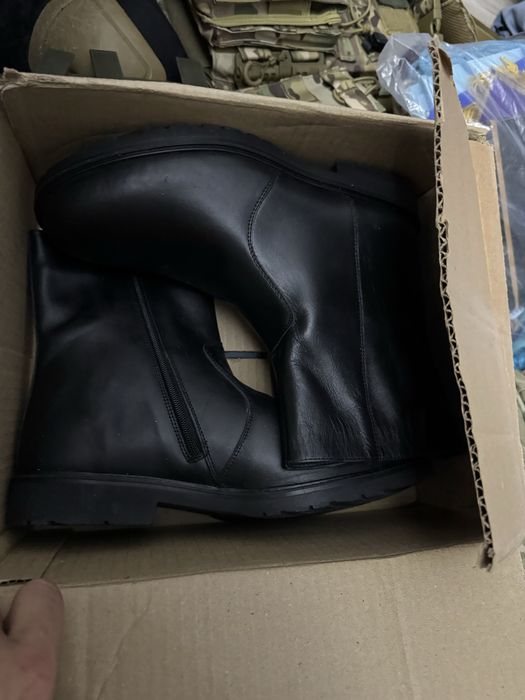 Продам зимние военные полуботинки.