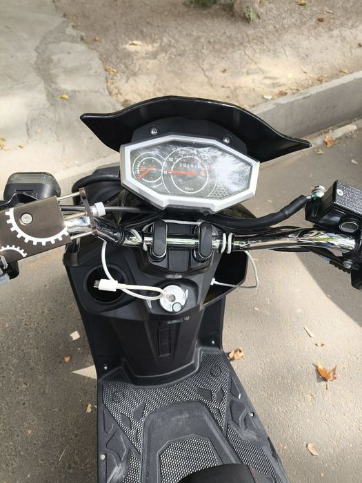 Skuter srochna arzon sotiladi