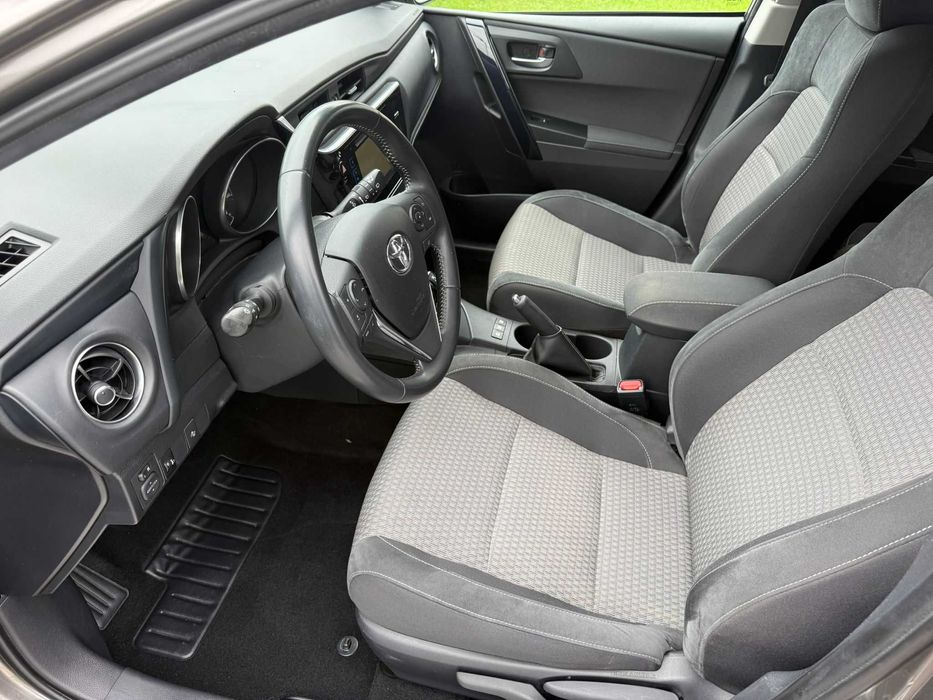 Toyota Auris 2017 Hybrid Lounge 135.000km Istoric Toyota Garantie