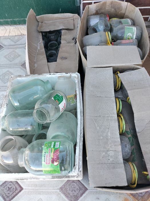 Банка әр түрлі литр бар