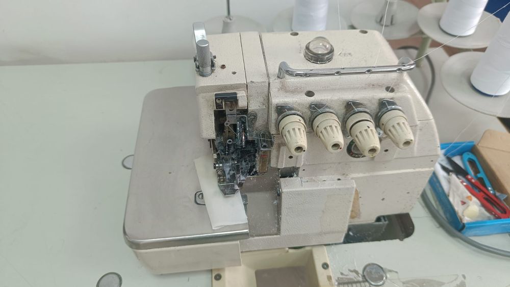 Продам оверлок б/у