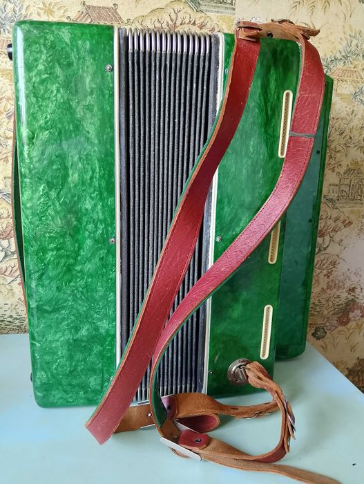 Продам баян Эра .