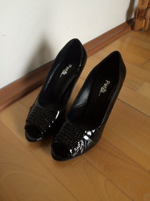 Pantofi decupati in fata piele ecologica lacuiti 38