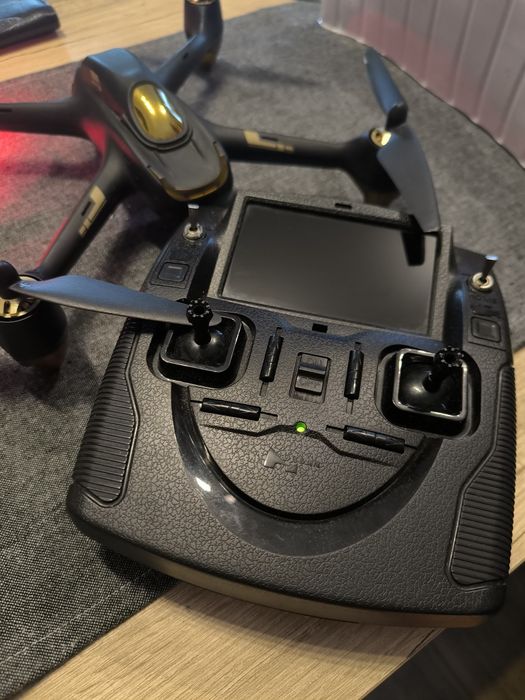 Дрон Hubsan H501S с GPS и безчеткови мотори