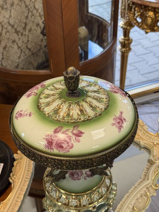 Bomboniera din portelan cu elemente alama