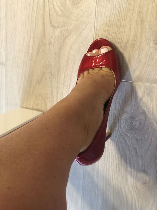 Червени лачени обувки маркови 37 номер