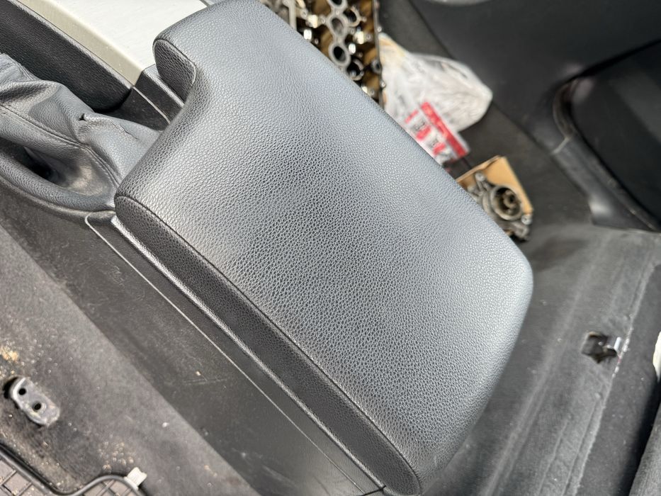 Кожен подлакътник за BMW E91 E90