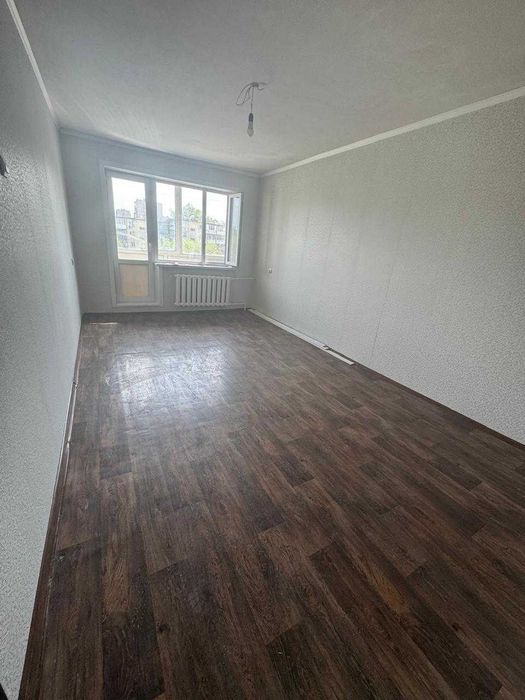 Продам 2-х комнатную квартиру на 7 мкр возле ТД КОРЗИНА.