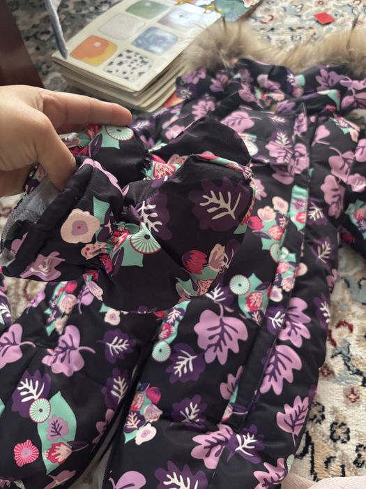 Продам зимный комбинезон для девочки