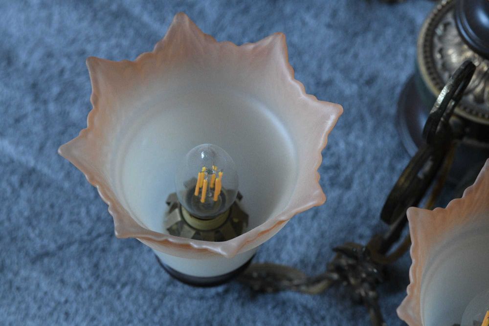 Красив винтидж полилей - бронз и дърво