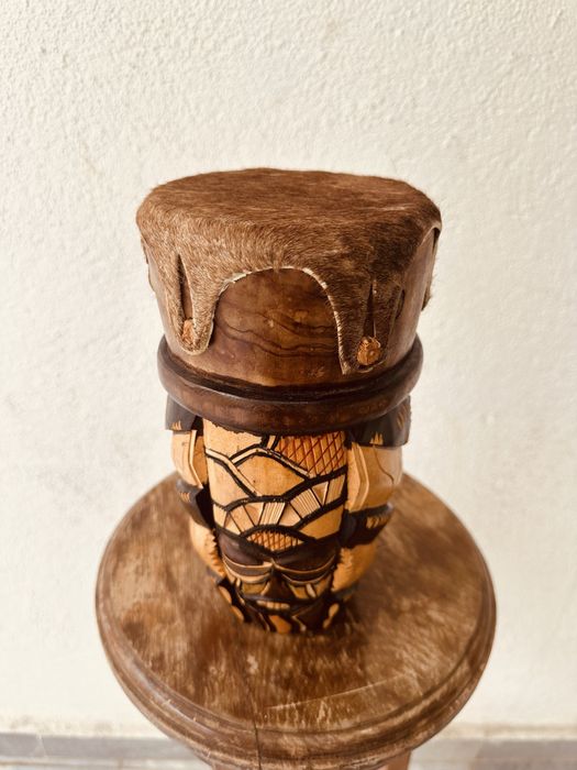 Африкански ръчно изработен барабан с резба