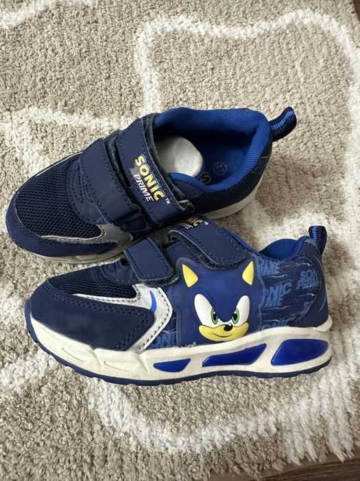 Светещи обувки за момче 27 номер