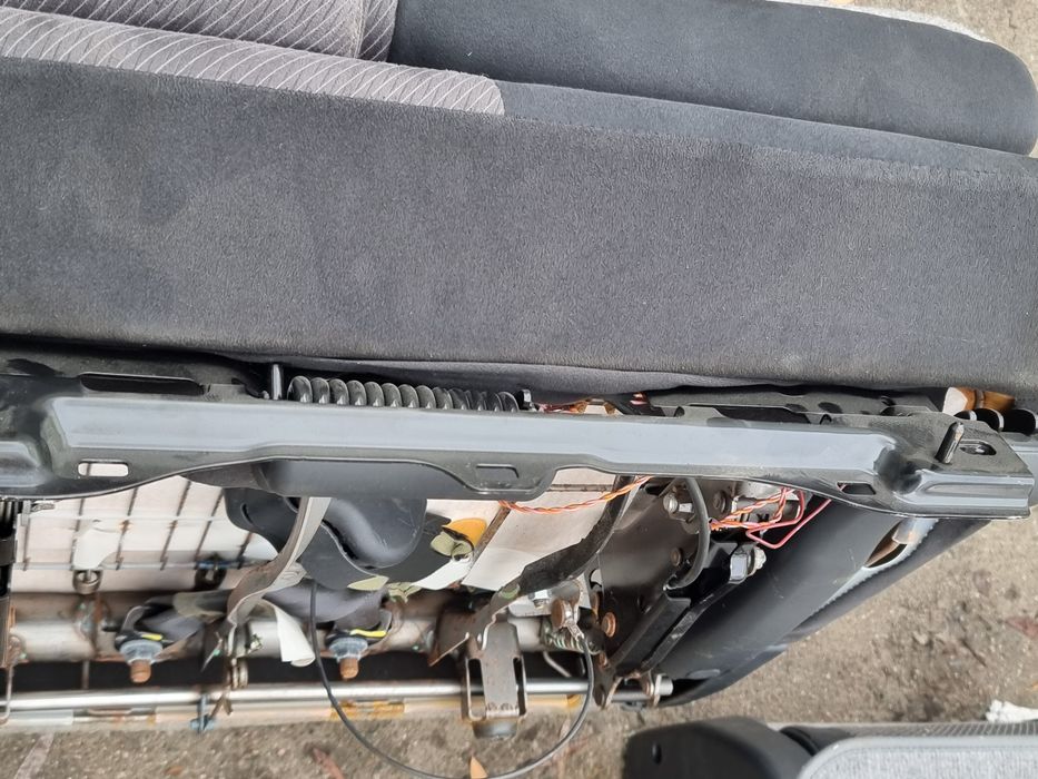 Сиденье задий ряд на Toyota