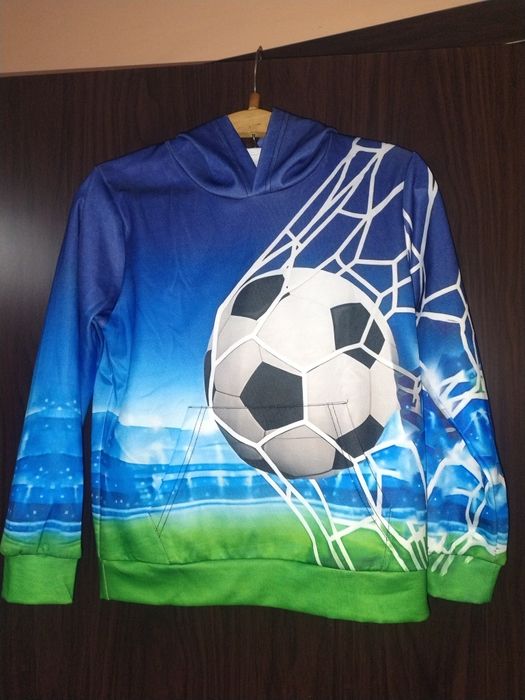 Два броя суичъри за дете на 9-10 г.