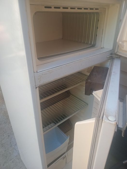 Продам холодильник на запчасти