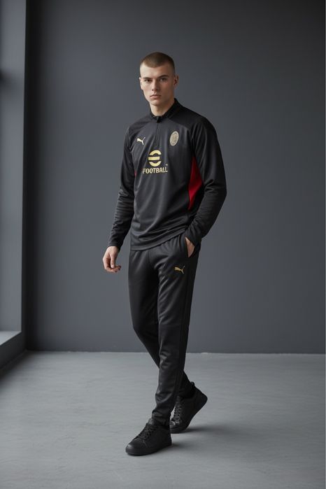 Спортен екип на Милан