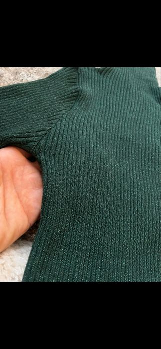 Ластична тъмно зелена рокля