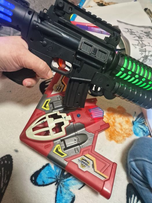 Jucarii mitraliera si avion