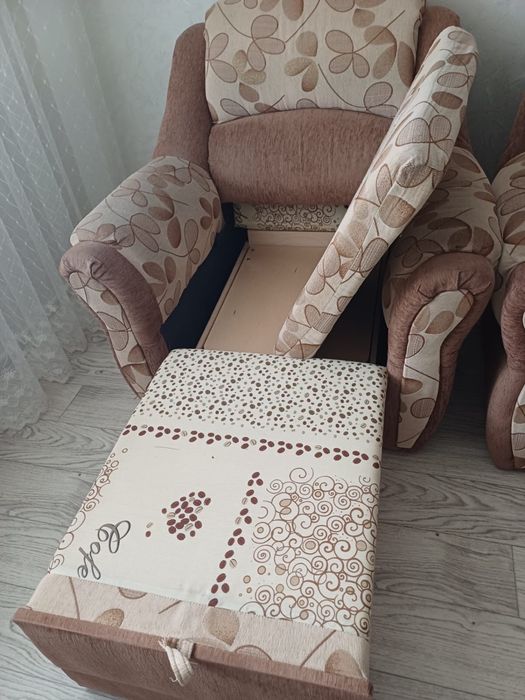 Продам диван и одно кресло